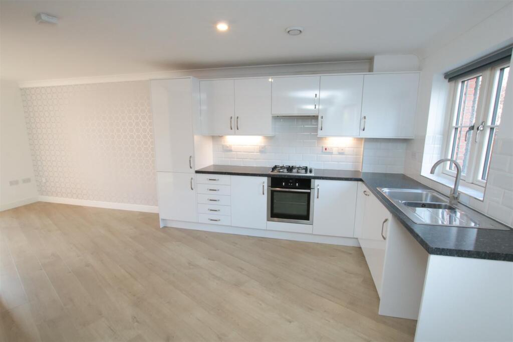 OPEN PLAN LIVING/ DINING/ KITCHEN