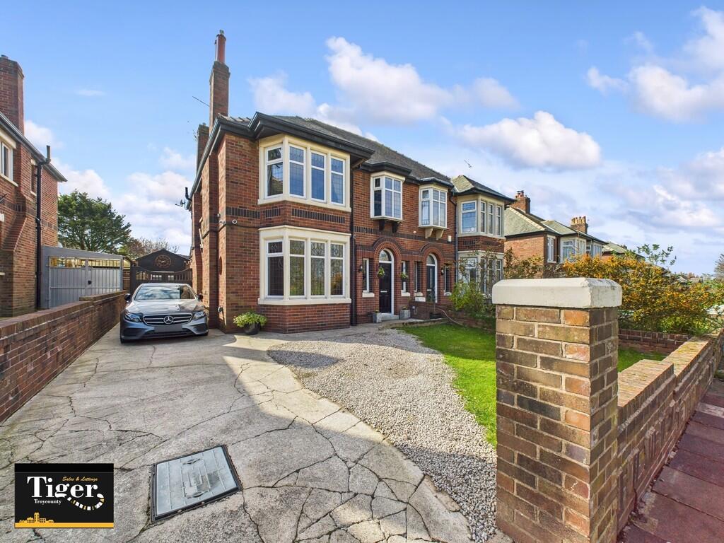 CAM02176G0-PR0528...