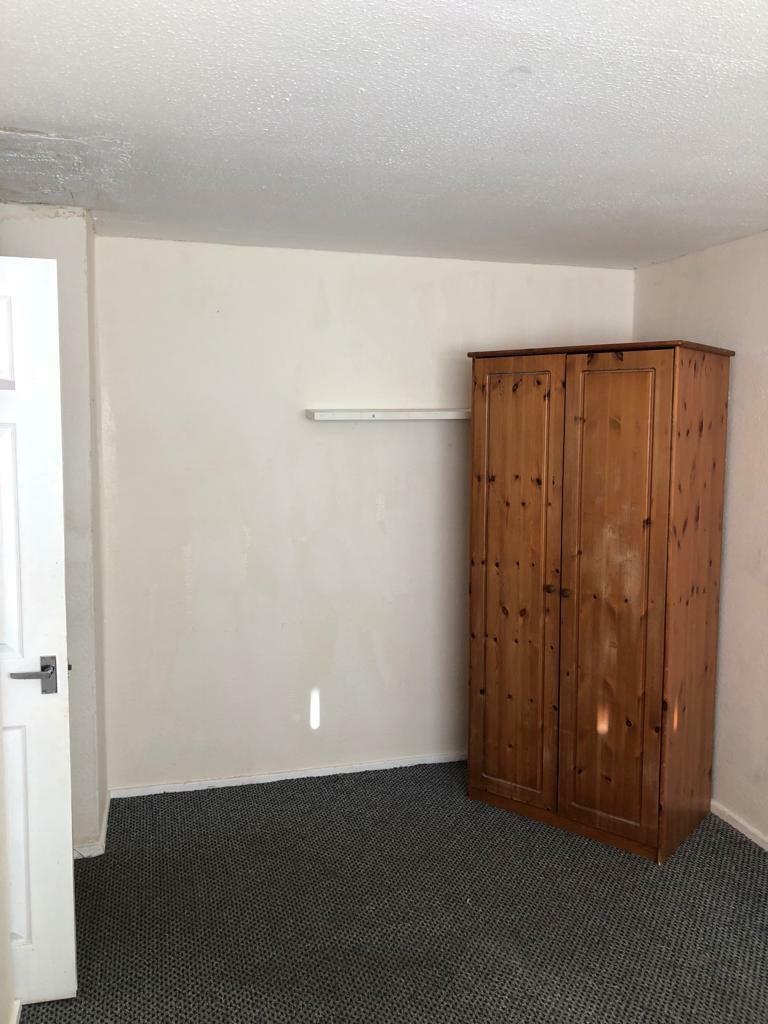 Second bedroom 2.jpg