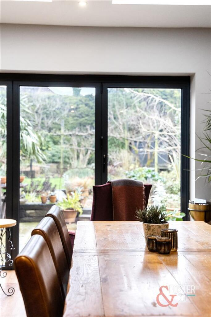 Tredcroft Road, 4-020.jpg