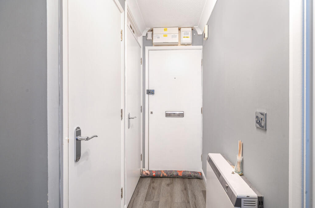 1357946-4-68ef8de...