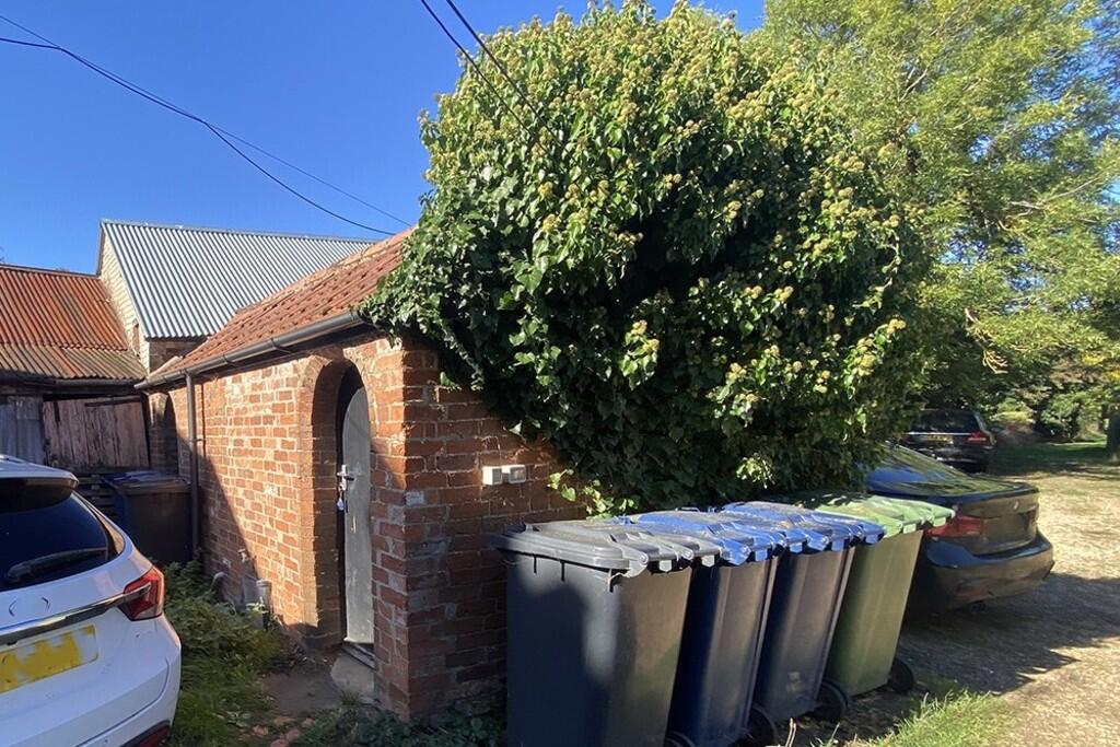 Utility outhouse
