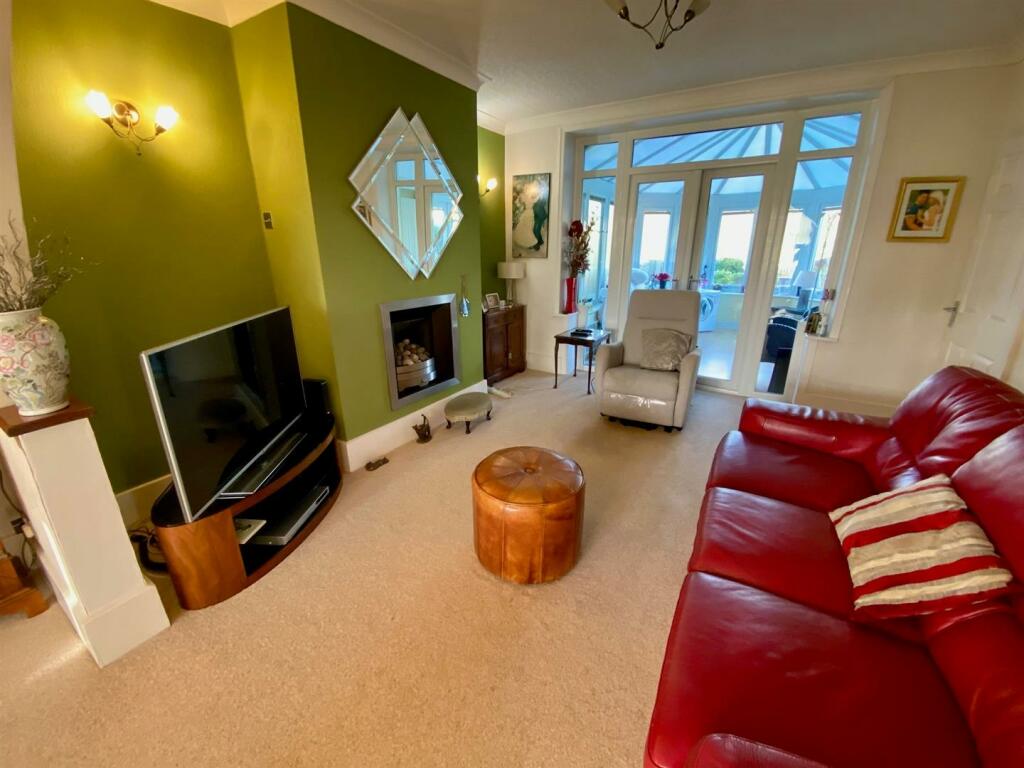 sitting room 1.jpg