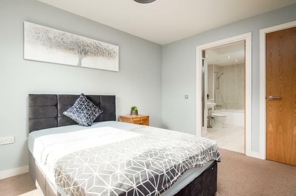 Bedroom1_2.jpg