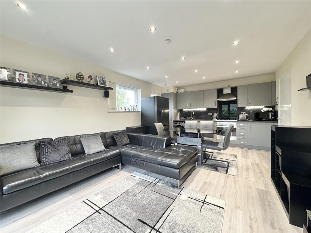 Lounge/Dining/Kitchen