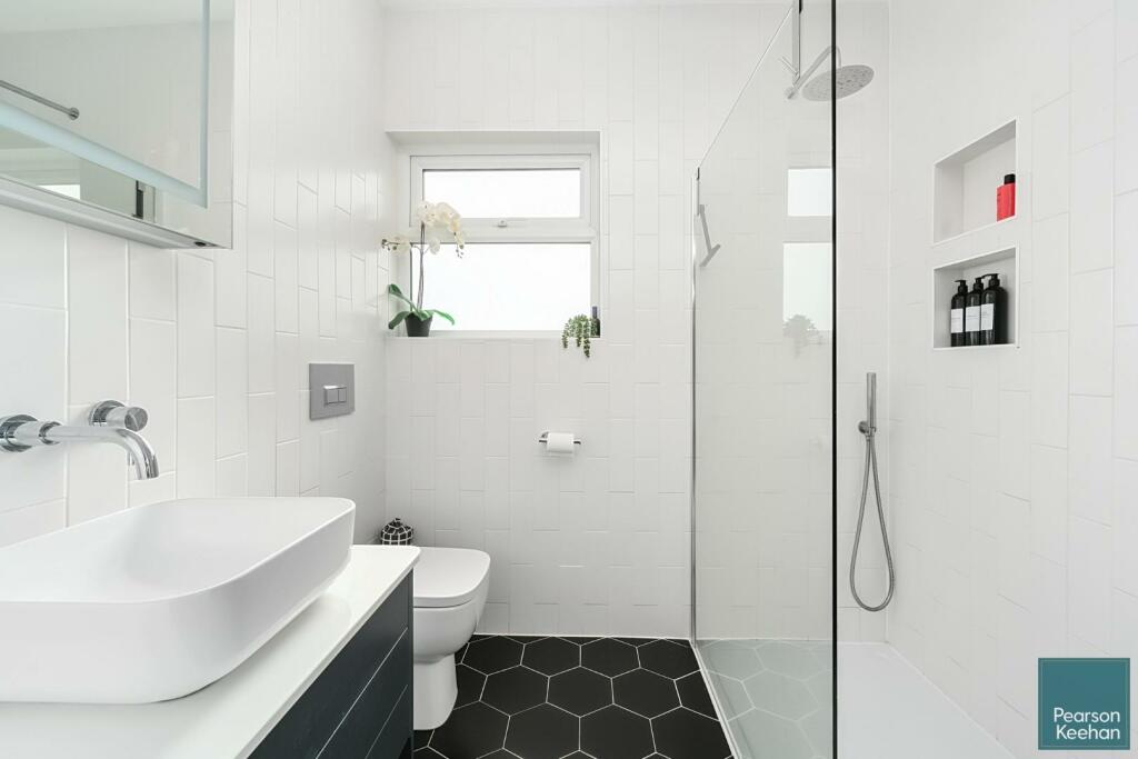 93 Applesham Ave, BN3 (24).jpg