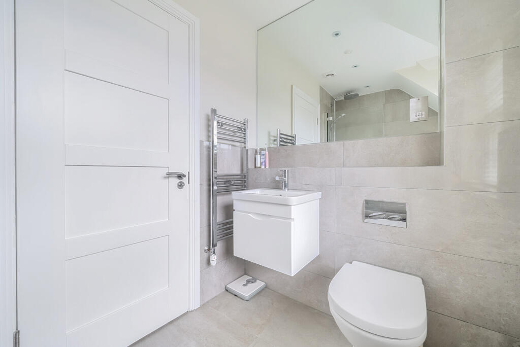 1343993-10-68a756...