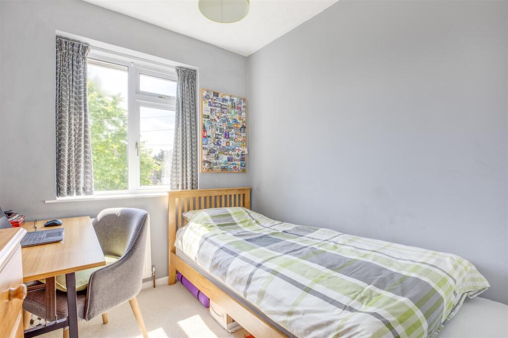 20 Totteridge Drive, HP13 6JJ-1.jpg