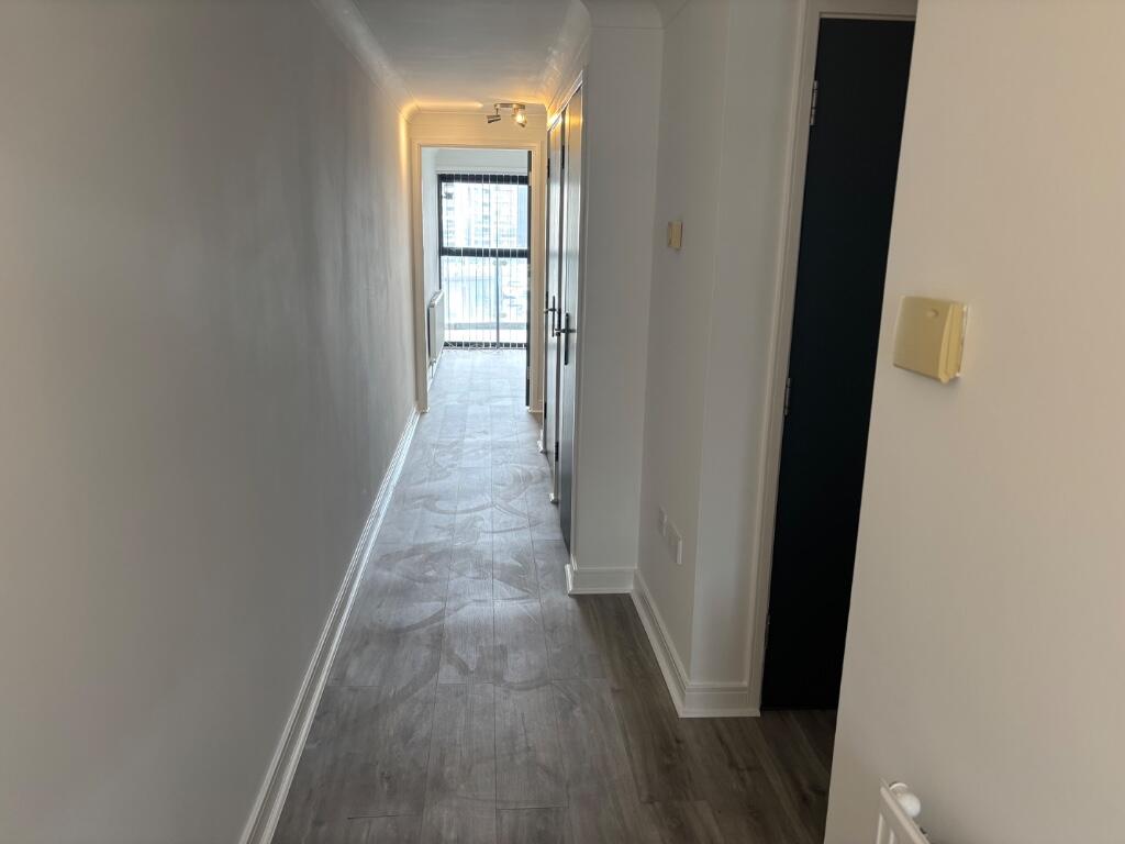 25' Hallway