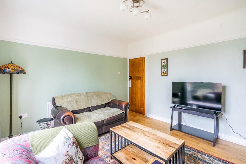 14 chestnut grove-4.jpg