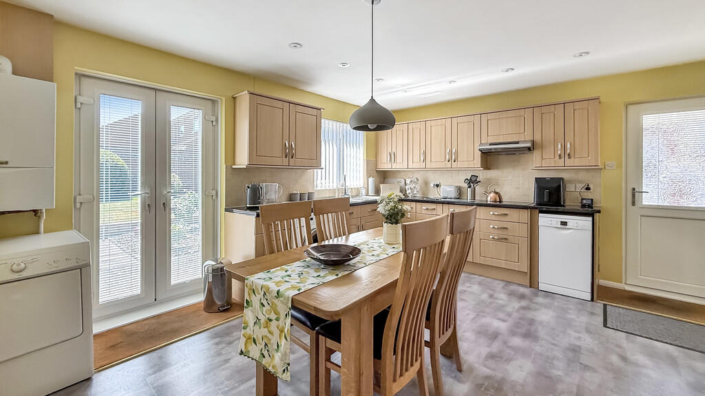 Kitchen/dining ro...