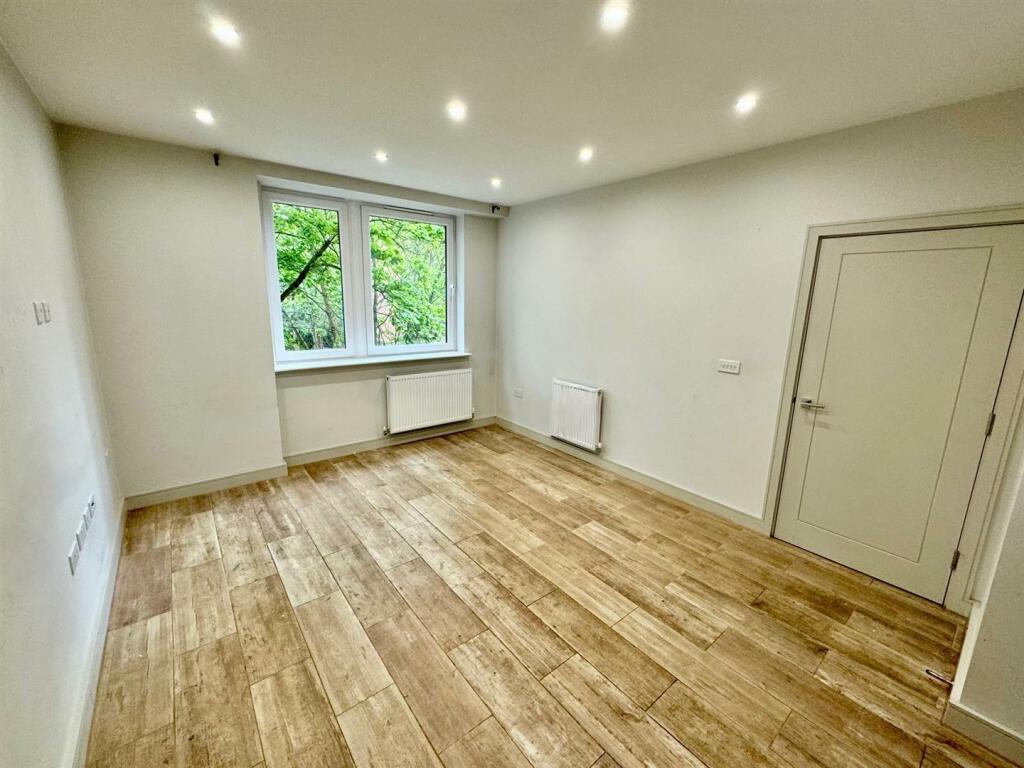 Lounge3.jpg