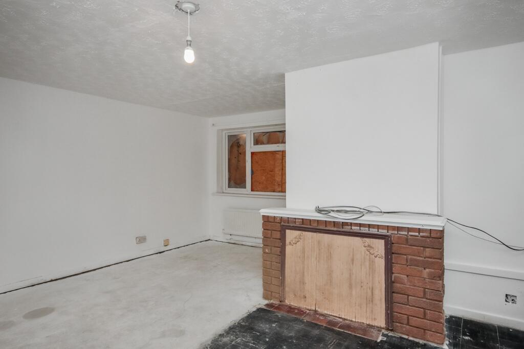 6 Thackery Close, Huntingdonshire, Cambridgeshire, PE29 1NA