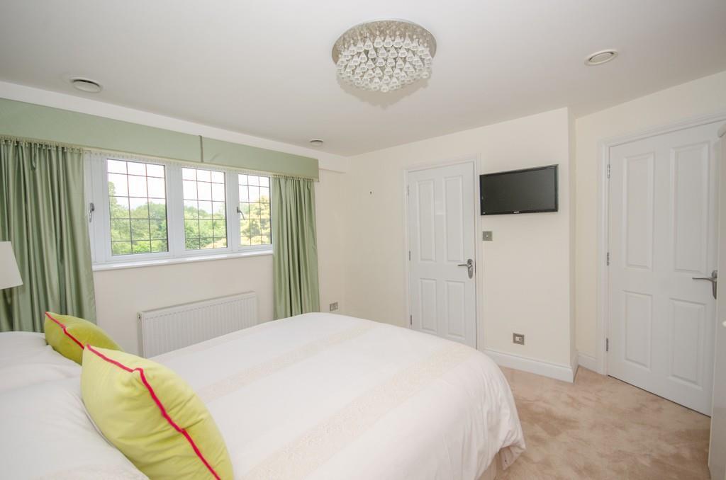 Bedroom two pic 2.jpg