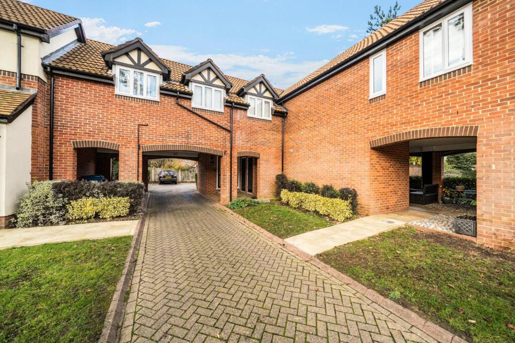 Helston Lane, Windsor