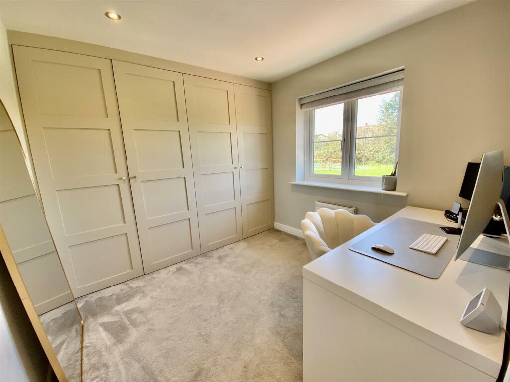 BEDROOM 4