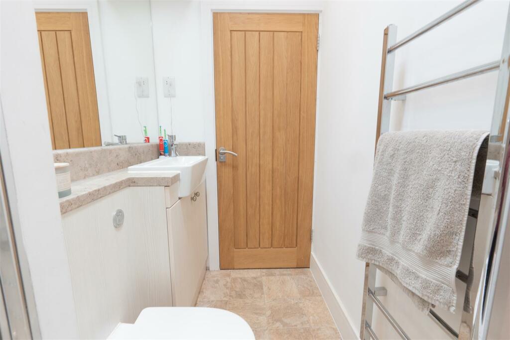 018 - Bathroom 2.jpg