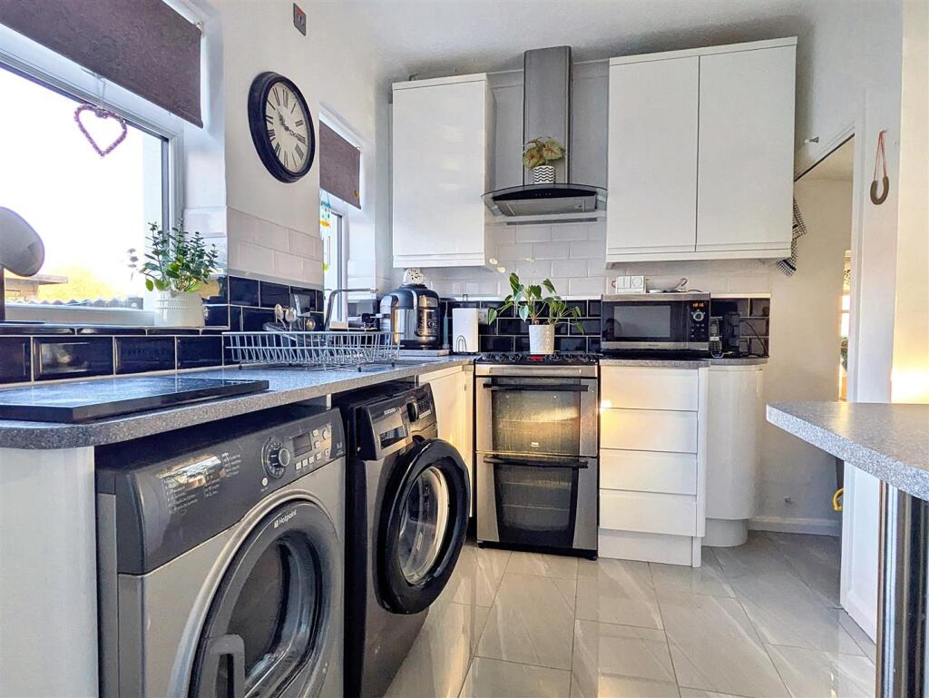 Kitchen_4.jpeg