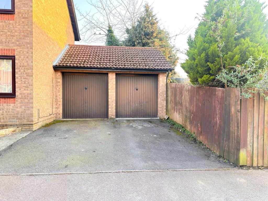 Garage / Driveway