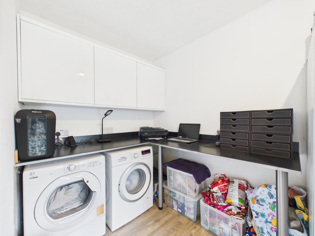 CAM02909G0-PR0425-STILL012