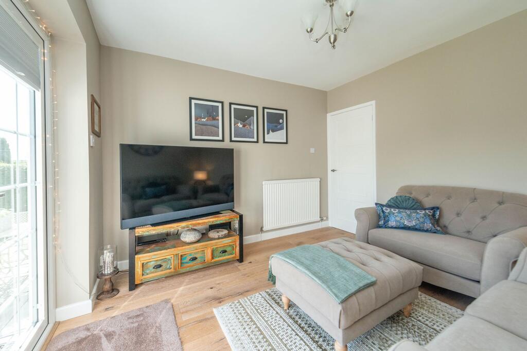LOUNGE/DINING ROOM SITTING ROOM AND FITTED KITCHEN