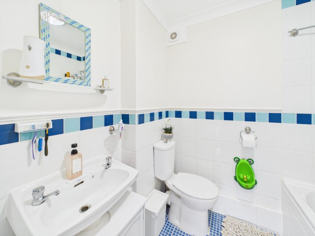 CAM02023G0-PR0168-STILL014