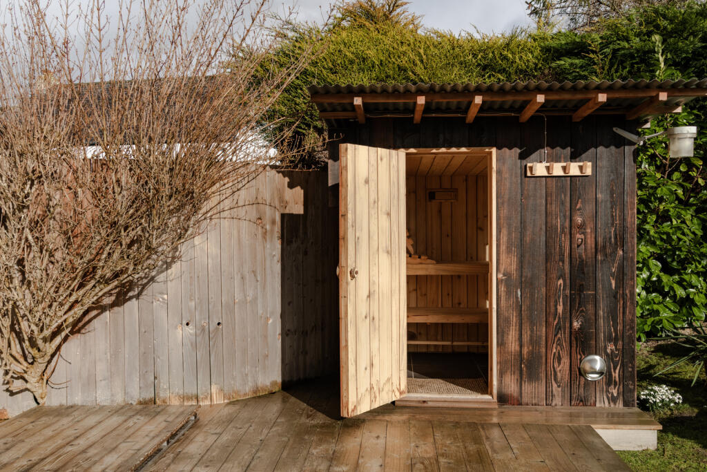 264942 - 1 Hallgarth 95.jpg