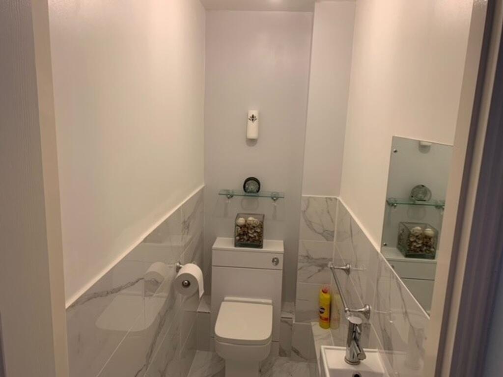 Guest Cloakroom - View 2