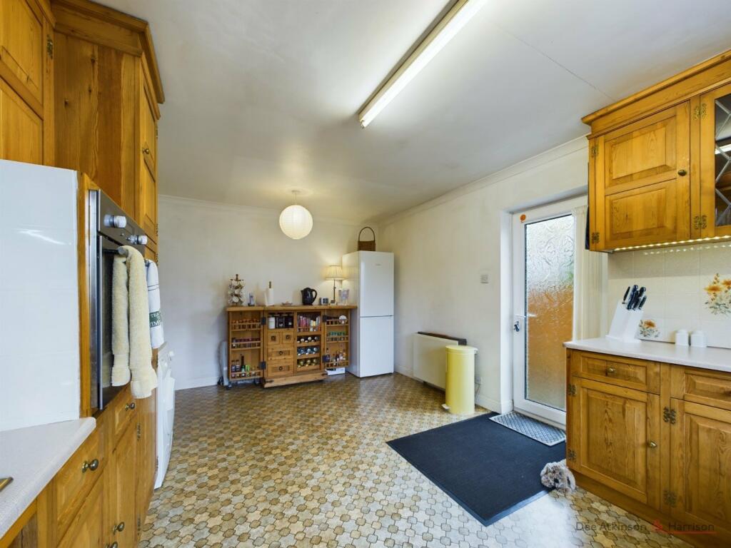 Kitchen/Dining Area