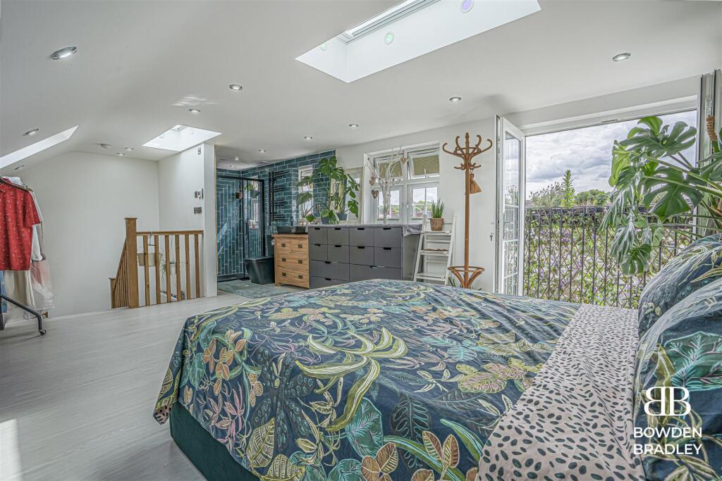 Bedroom/En-suite