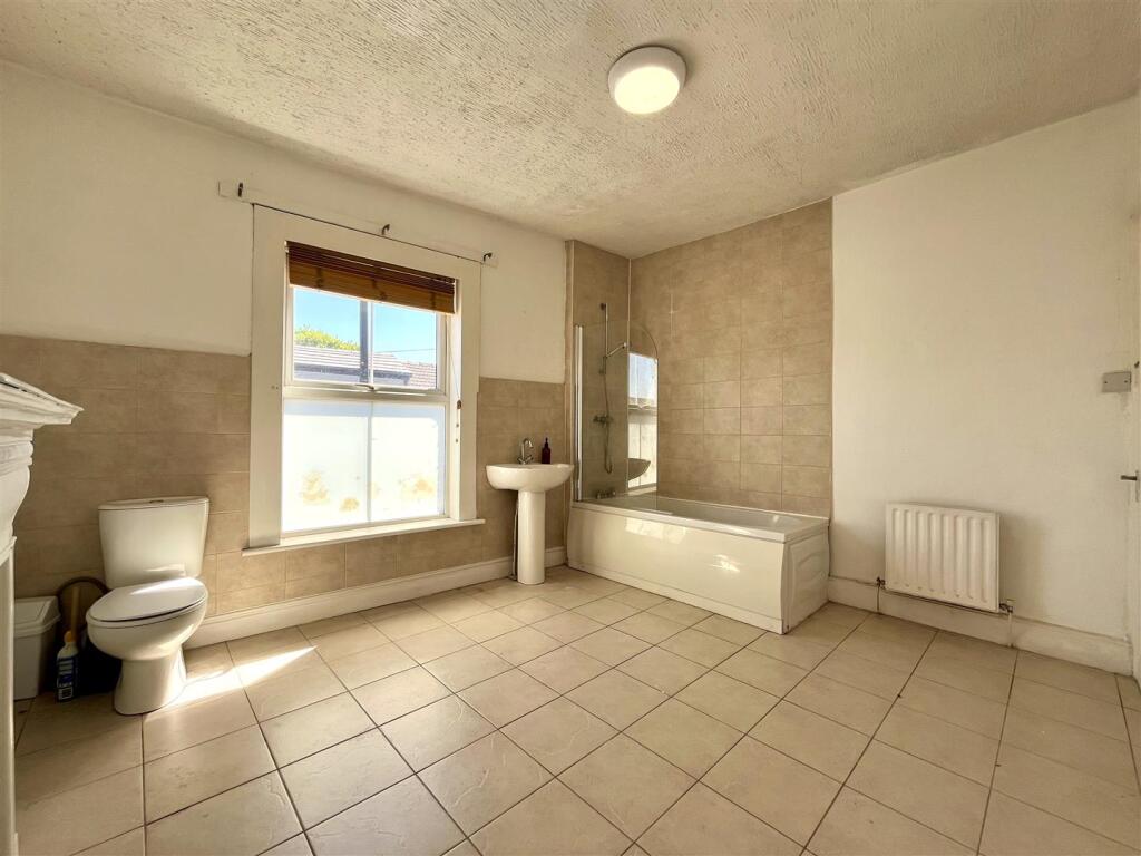Bathroom Aspect 2
