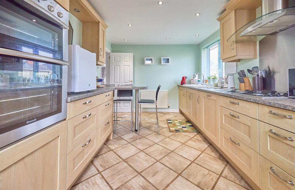 REFITTED BREAKFAST KITCHEN TO REAR