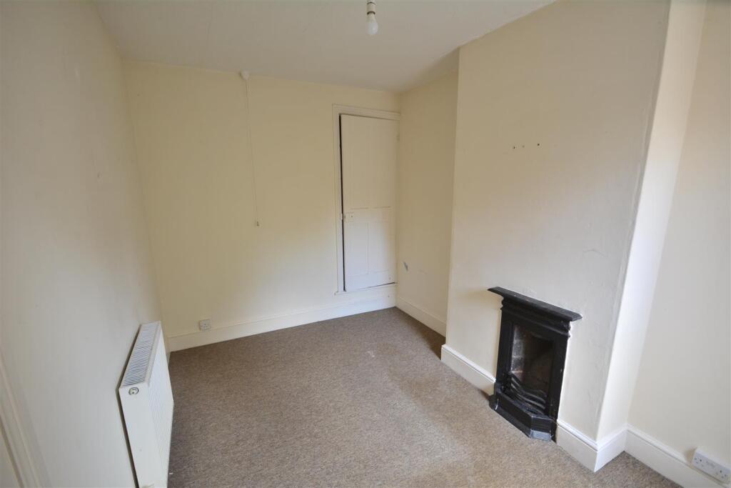 Bedroom 2.JPG