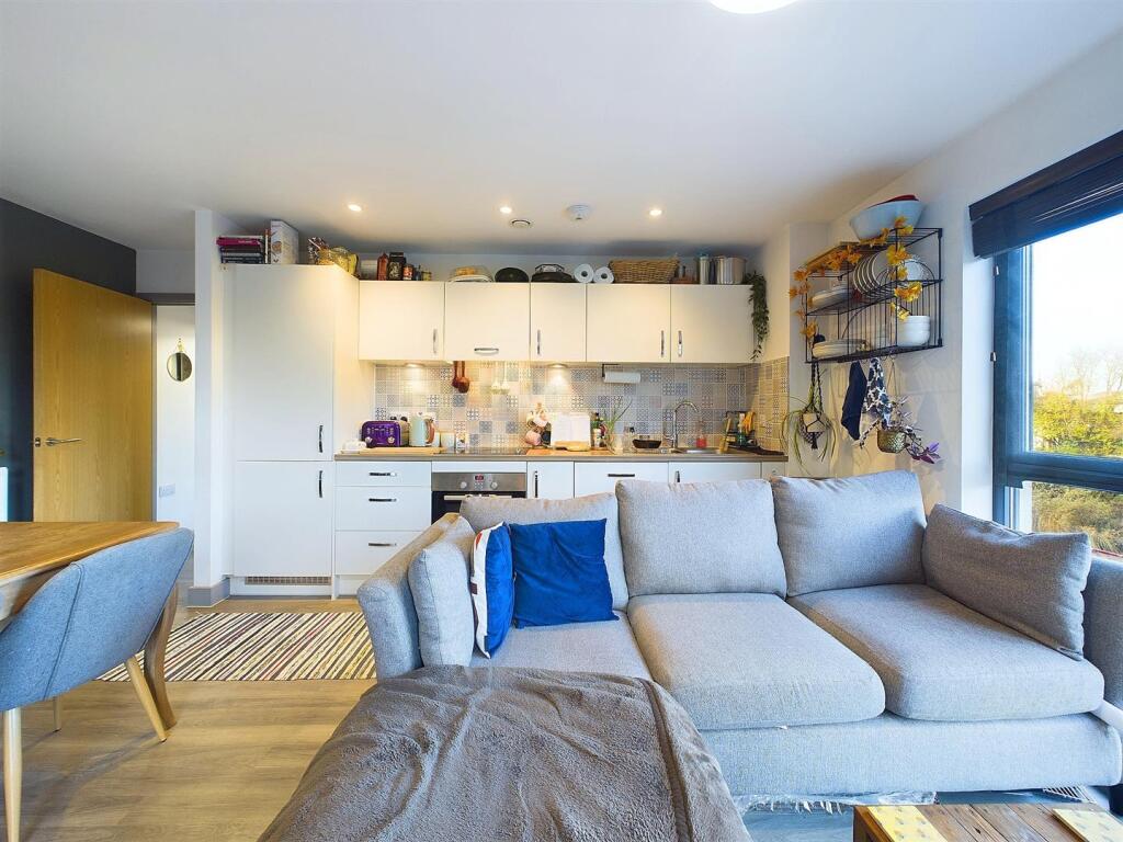 7 - Two-Bedroom Flat for Auction, Paintworks, Bris