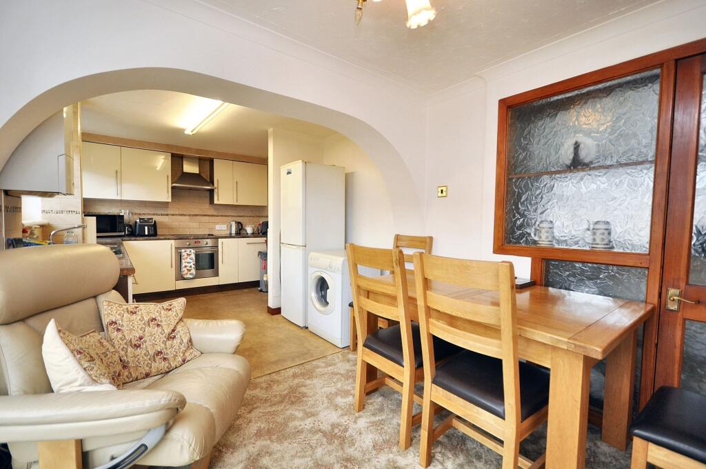 Kitchen/ Dining Area