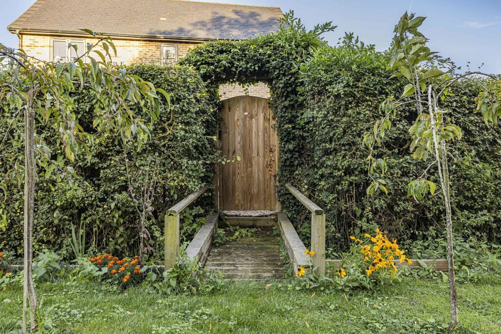 Gate