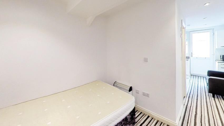 111A QUEENS ROAD FLAT 1-07.jpg