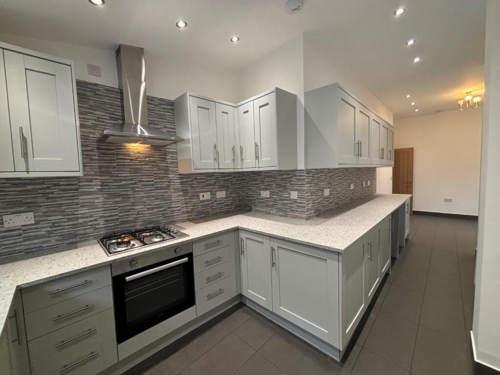 Kitchen 2.jpg