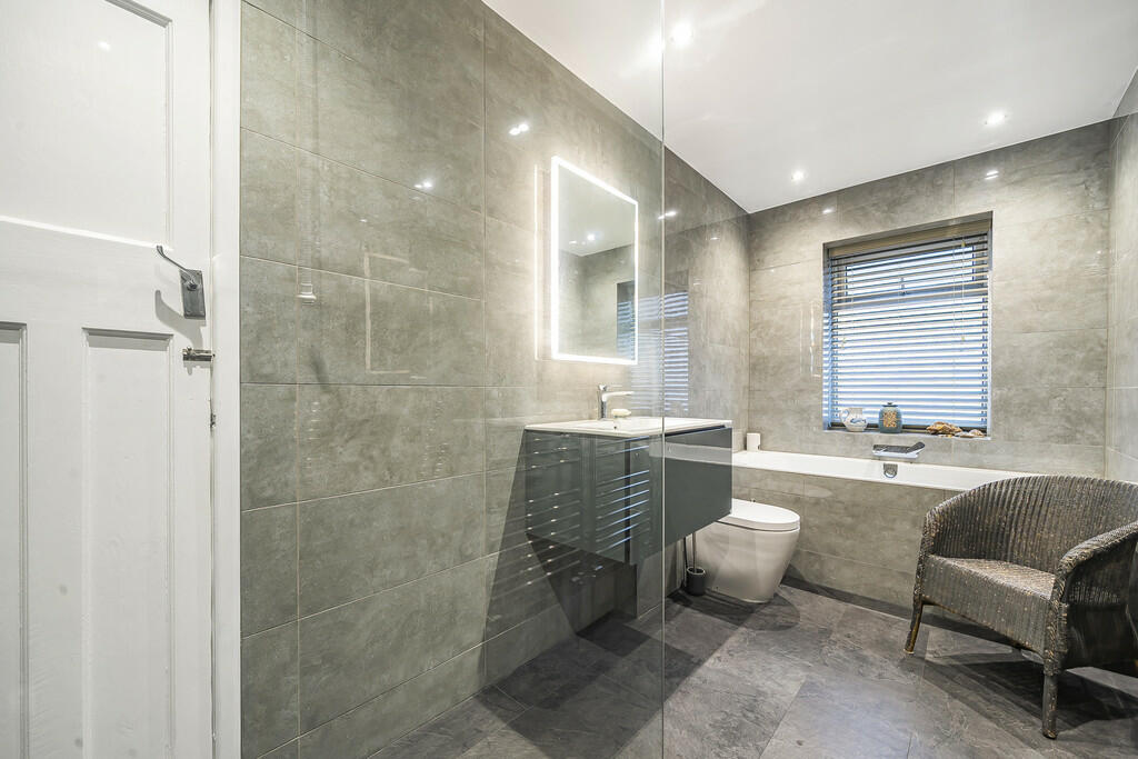 Ensuite Shower Ro...