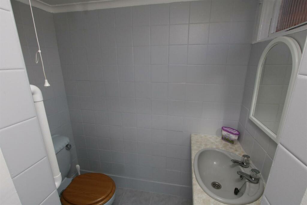 GROUND FLOOR W/C