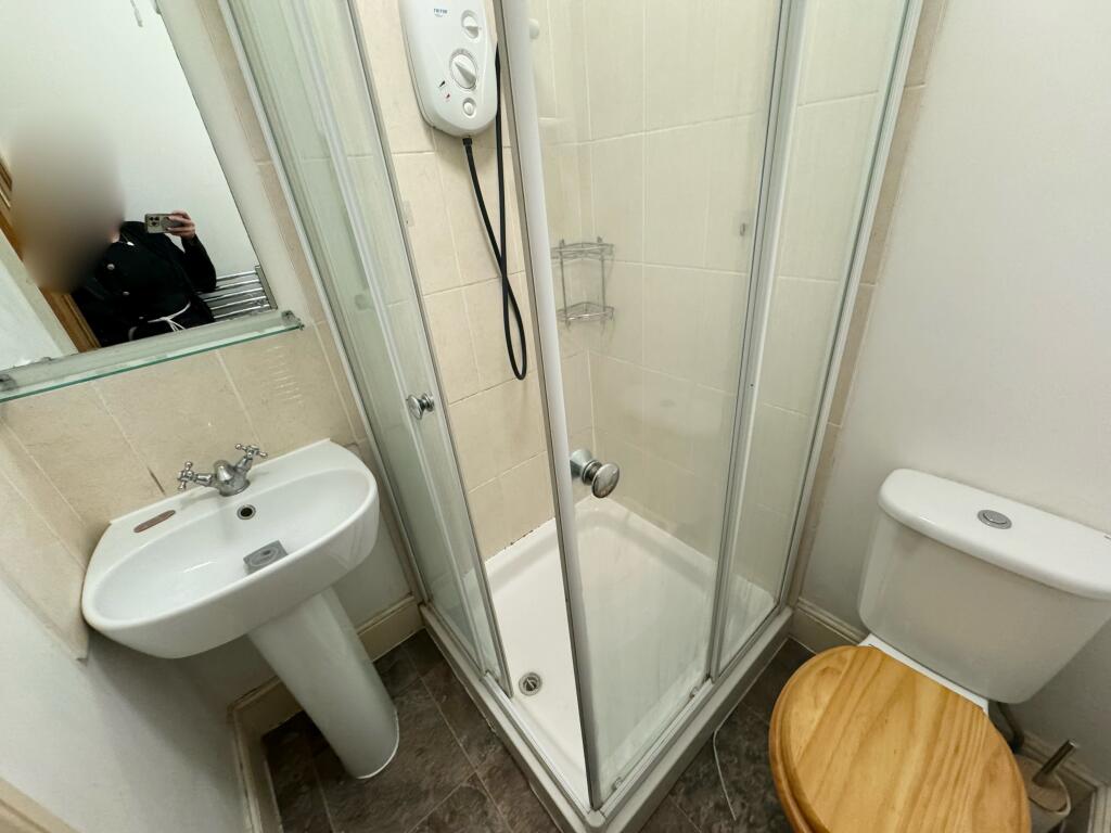 En Suite Off Room