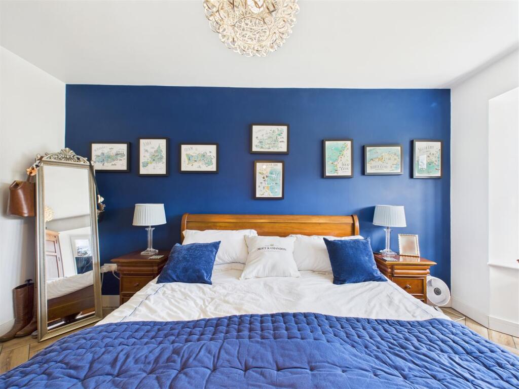 CAM02739G0-PR0244-STILL005 - WEBSITE.jpg