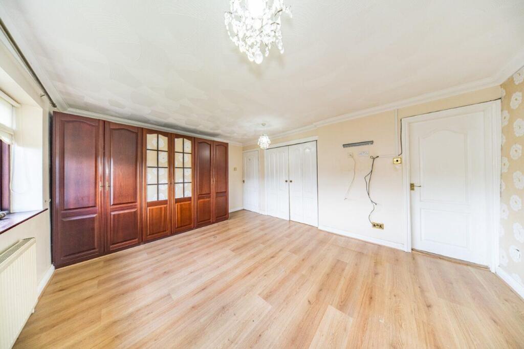 35 Longmeadow Road bedroom 1.jpg