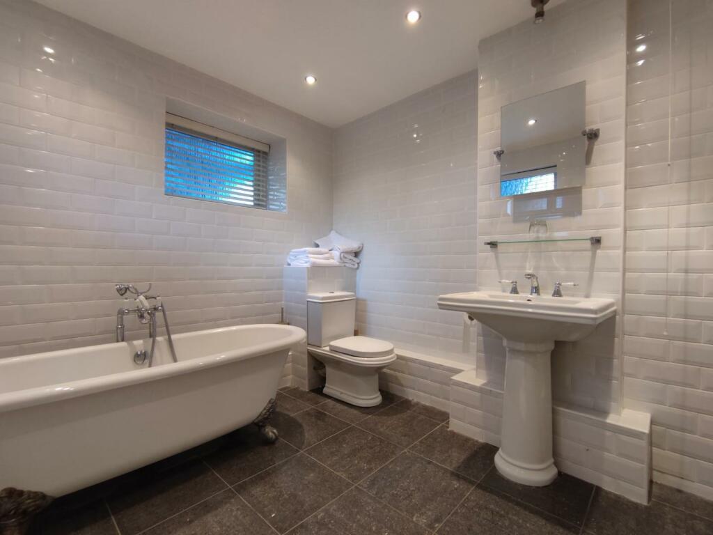 En-Suite Shower Aspect 2