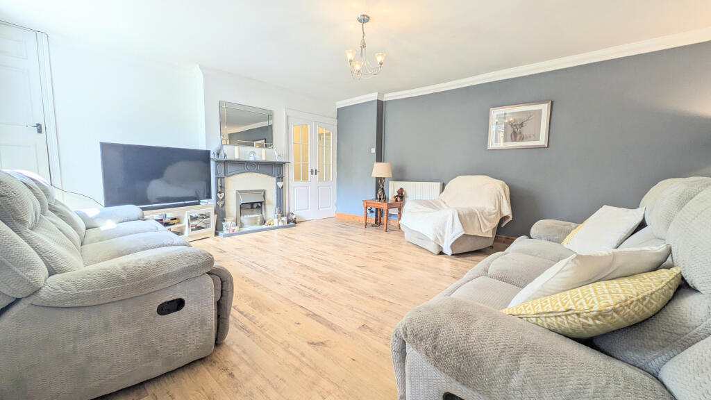 PXL_20250821_132805959.MP~2