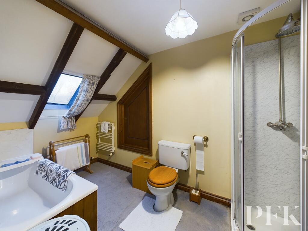 En-suite to master