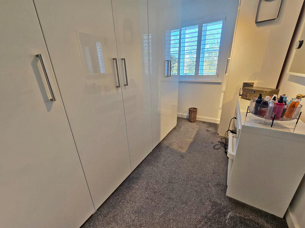Fifth bedroom