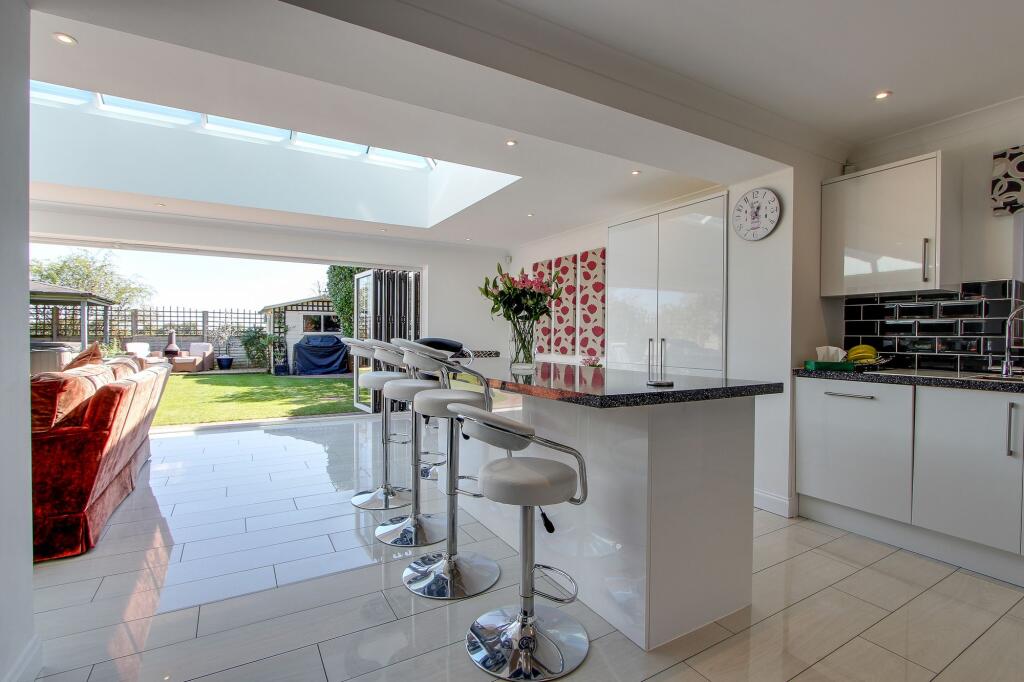 Open Plan Kitchen/Sun Room