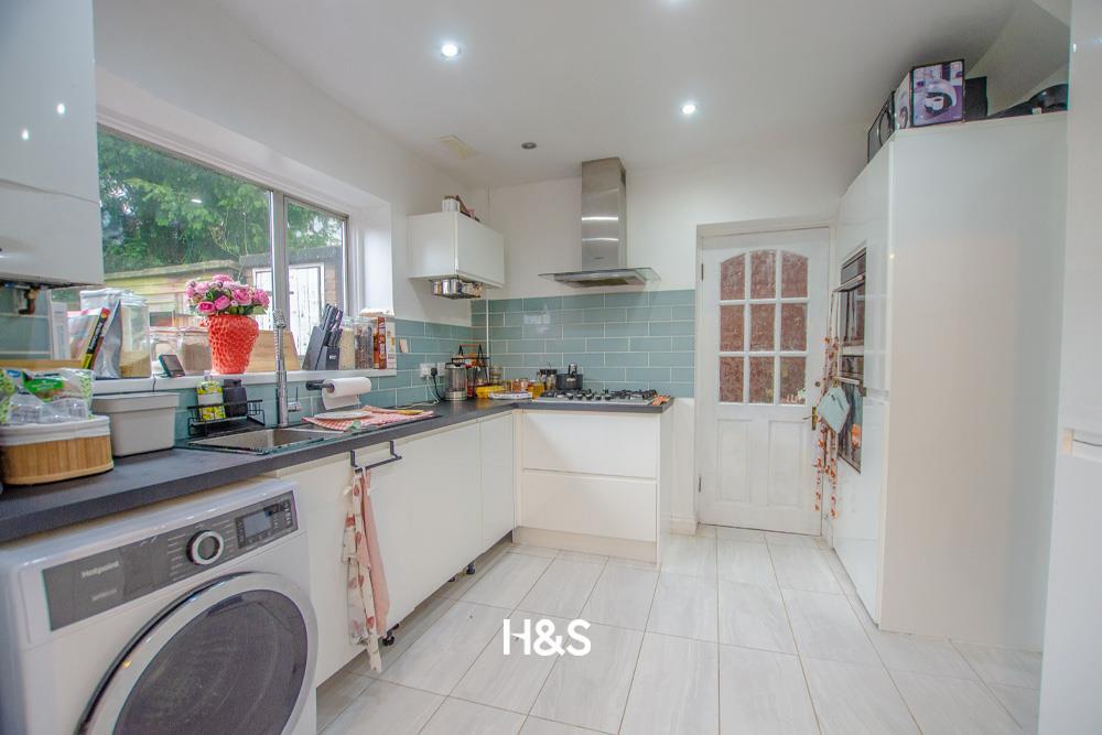 85 Scott Road - kitchen.jpg