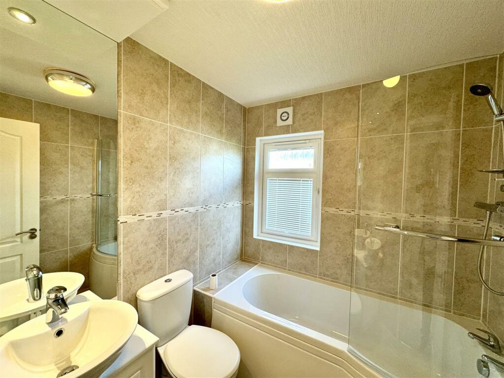 Bathroom B.jpeg